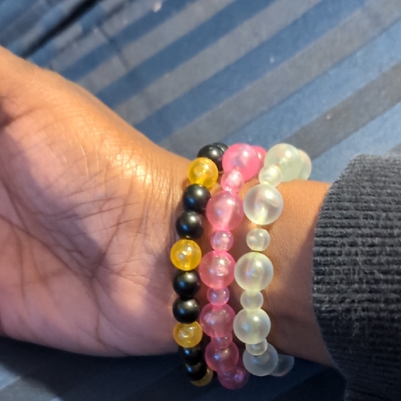 Handmade Black and Orange Beaded Bracelet - Picture 2 of 4